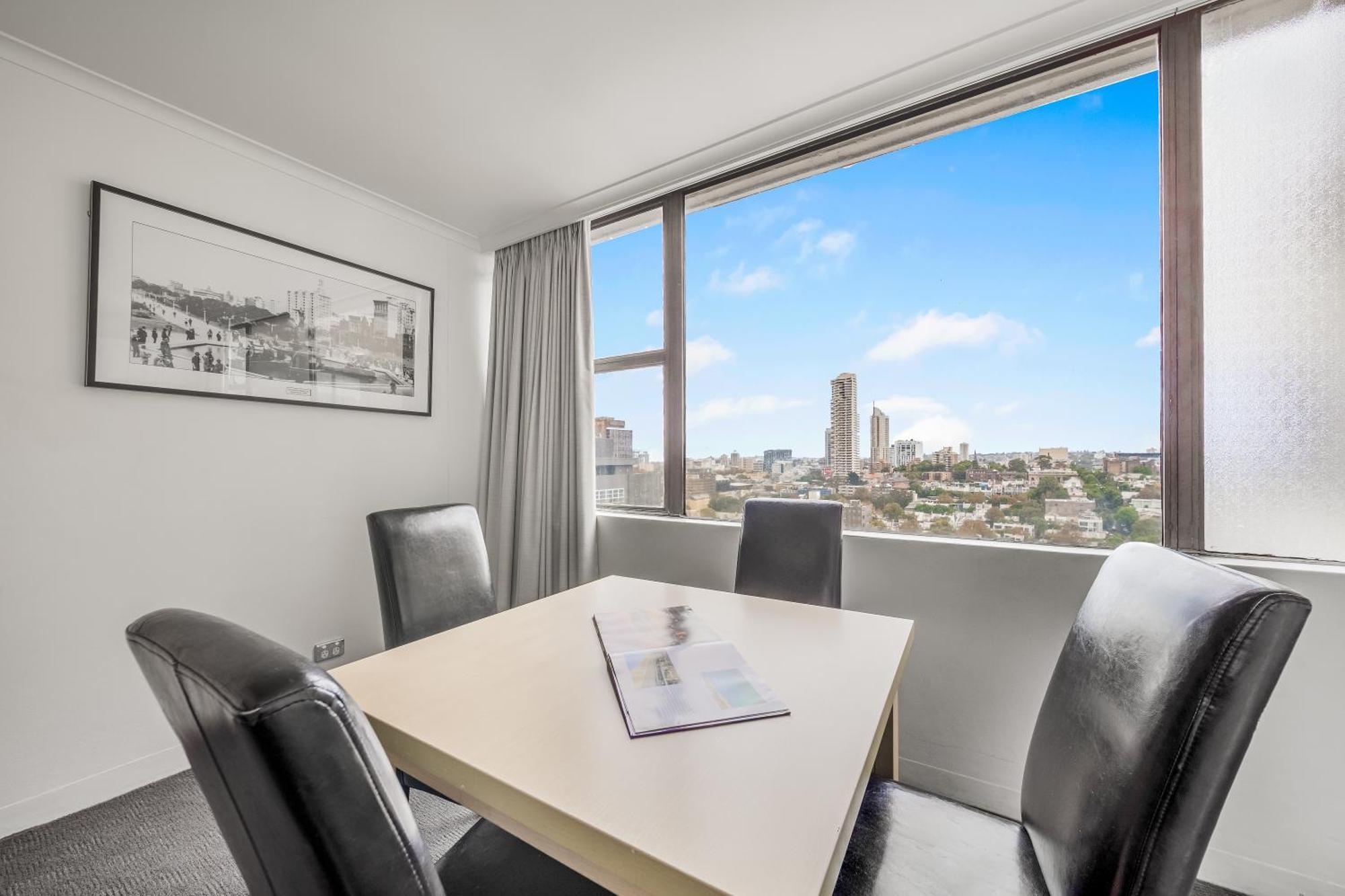 Oaks Sydney Hyde Park Suites Exterior photo