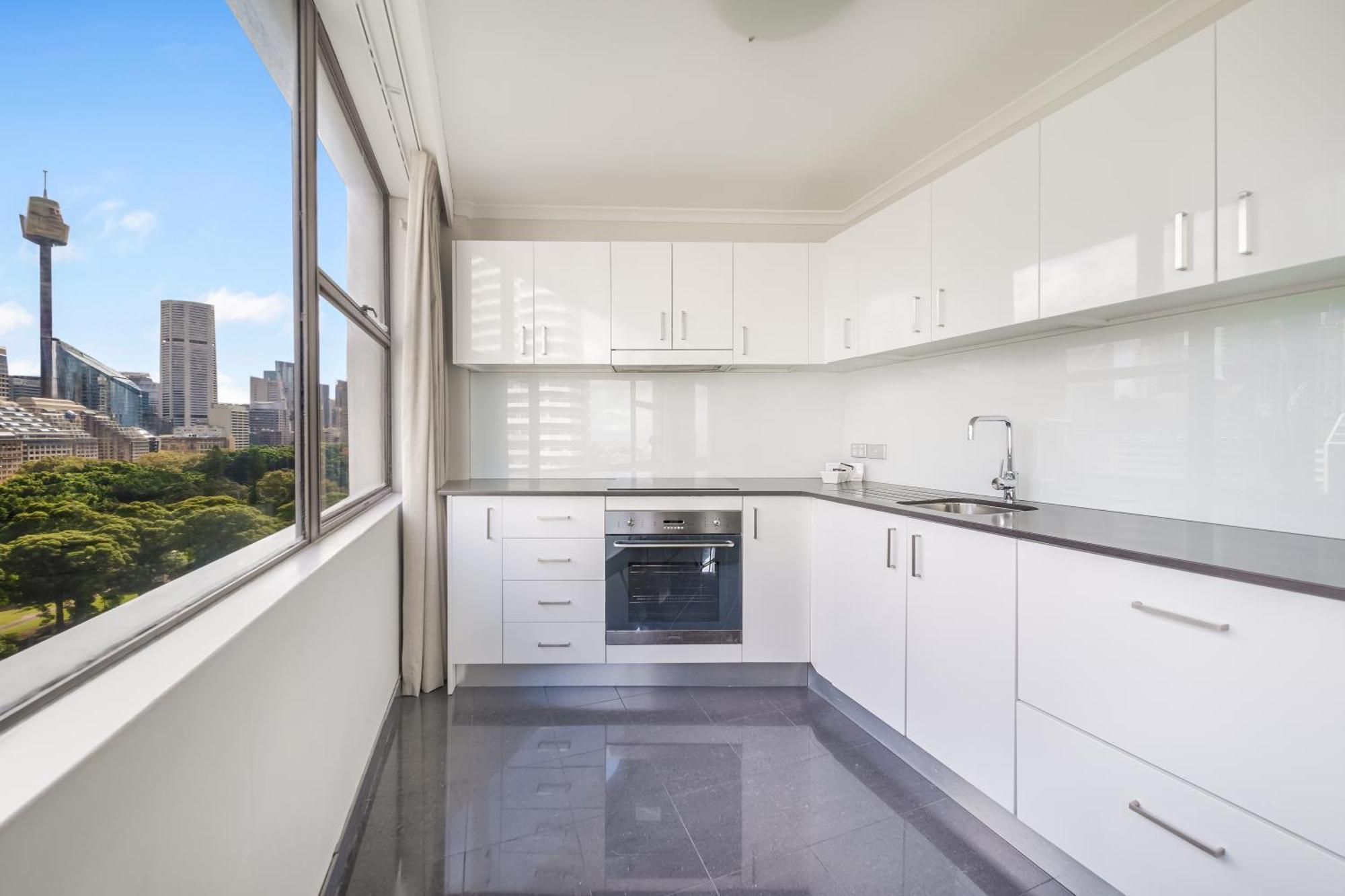 Oaks Sydney Hyde Park Suites Exterior photo
